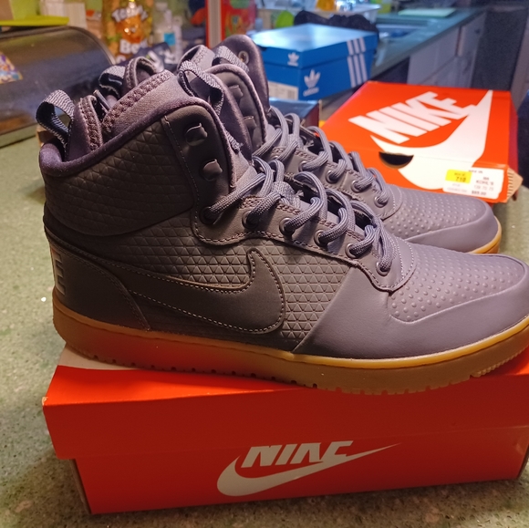 Shoes - Picture 2 of 2